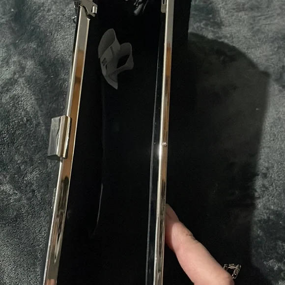 Clutch - Picture 2 of 3